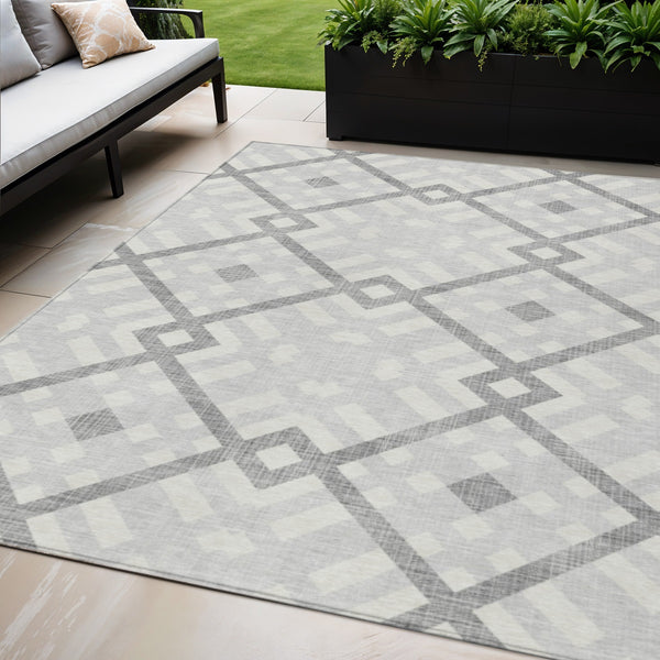 Homeroots 3' Artichoke Green Geometric Washable Area Rug - Perfect For Indoor And Outdoor Spaces, Durable Design 5' X 8' Polyester 578437
