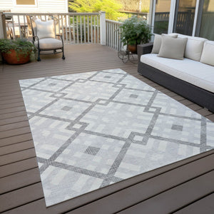 Homeroots 3' Artichoke Green Geometric Washable Area Rug - Perfect For Indoor And Outdoor Spaces, Durable Design 10' X 14' Polyester 578441
