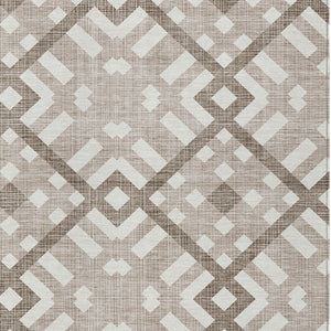 Homeroots 3' Artichoke Green Geometric Washable Area Rug - Perfect For Indoor And Outdoor Spaces, Durable Design 5' X 8' Polyester 578449