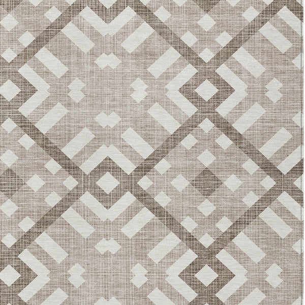 Homeroots 3' Artichoke Green Geometric Washable Area Rug - Perfect For Indoor And Outdoor Spaces, Durable Design 5' X 8' Polyester 578449