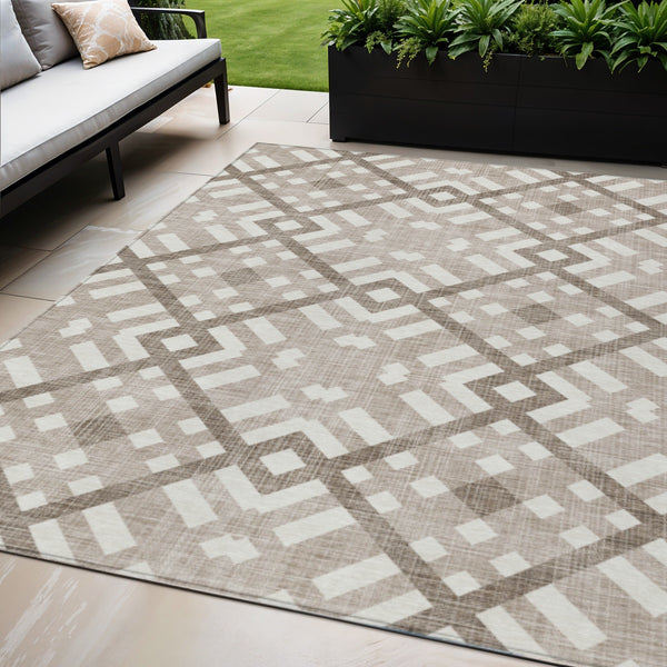 Homeroots 3' Artichoke Green Geometric Washable Area Rug - Perfect For Indoor And Outdoor Spaces, Durable Design 5' X 8' Polyester 578449