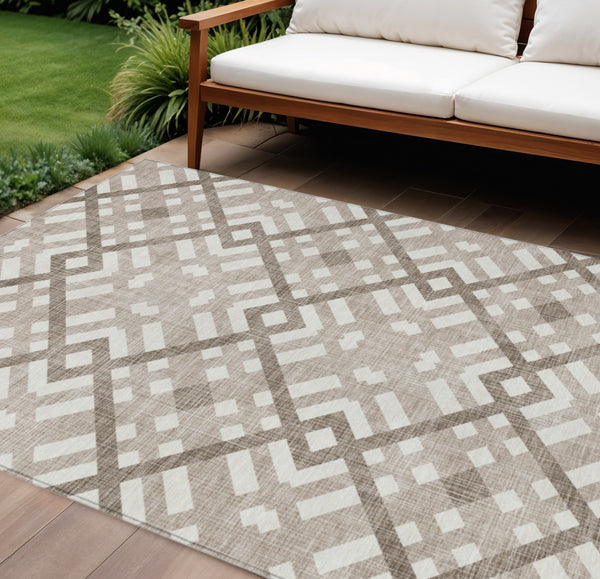 Homeroots 3' Artichoke Green Geometric Washable Area Rug - Perfect For Indoor And Outdoor Spaces, Durable Design 9' X 12' Polyester 578452