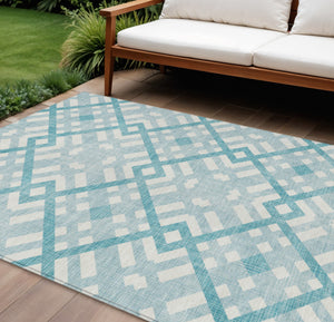 Homeroots 3' Artichoke Green Geometric Washable Area Rug - Perfect For Indoor And Outdoor Spaces, Durable Design 10' X 14' Polyester 578459