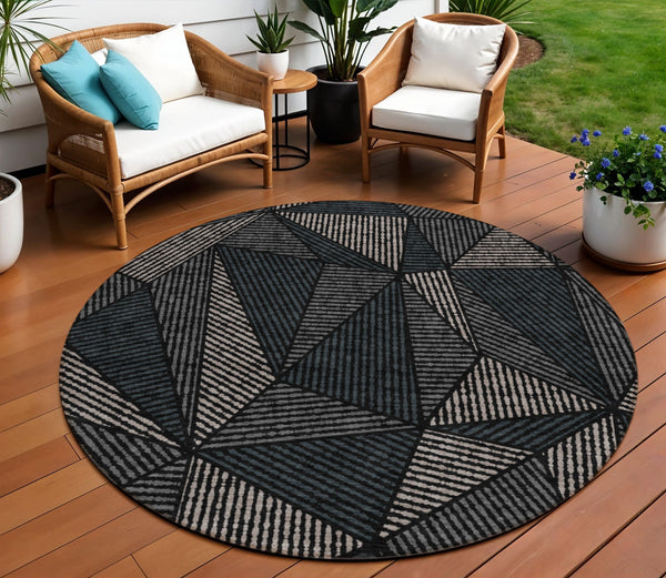 Homeroots 3' Black Charcoal And Gray Geometric Washable Area Rug For Indoor Outdoor Spaces - Durable Design 8' Round Polyester 578498