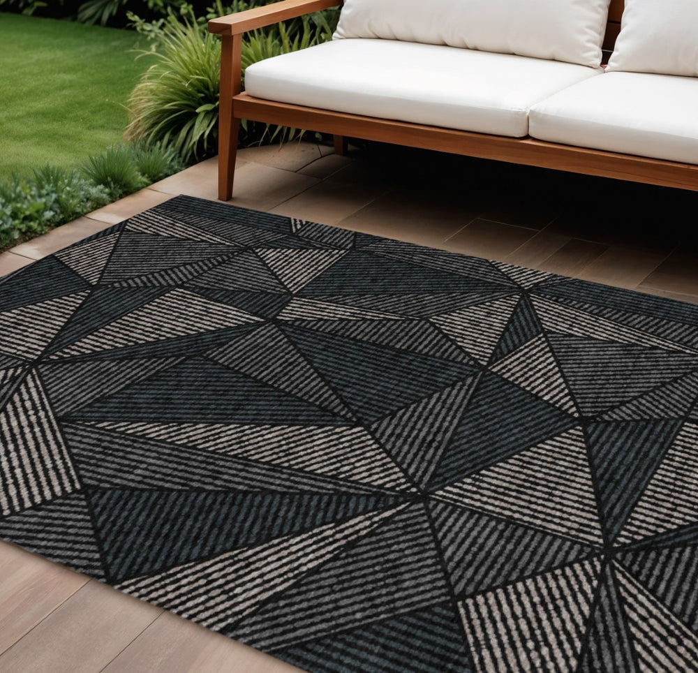 HomeRoots 9' Modern Geometric Black Charcoal and Gray Washable Area Rug for Indoor and Outdoor Use 9' X 12' 578500