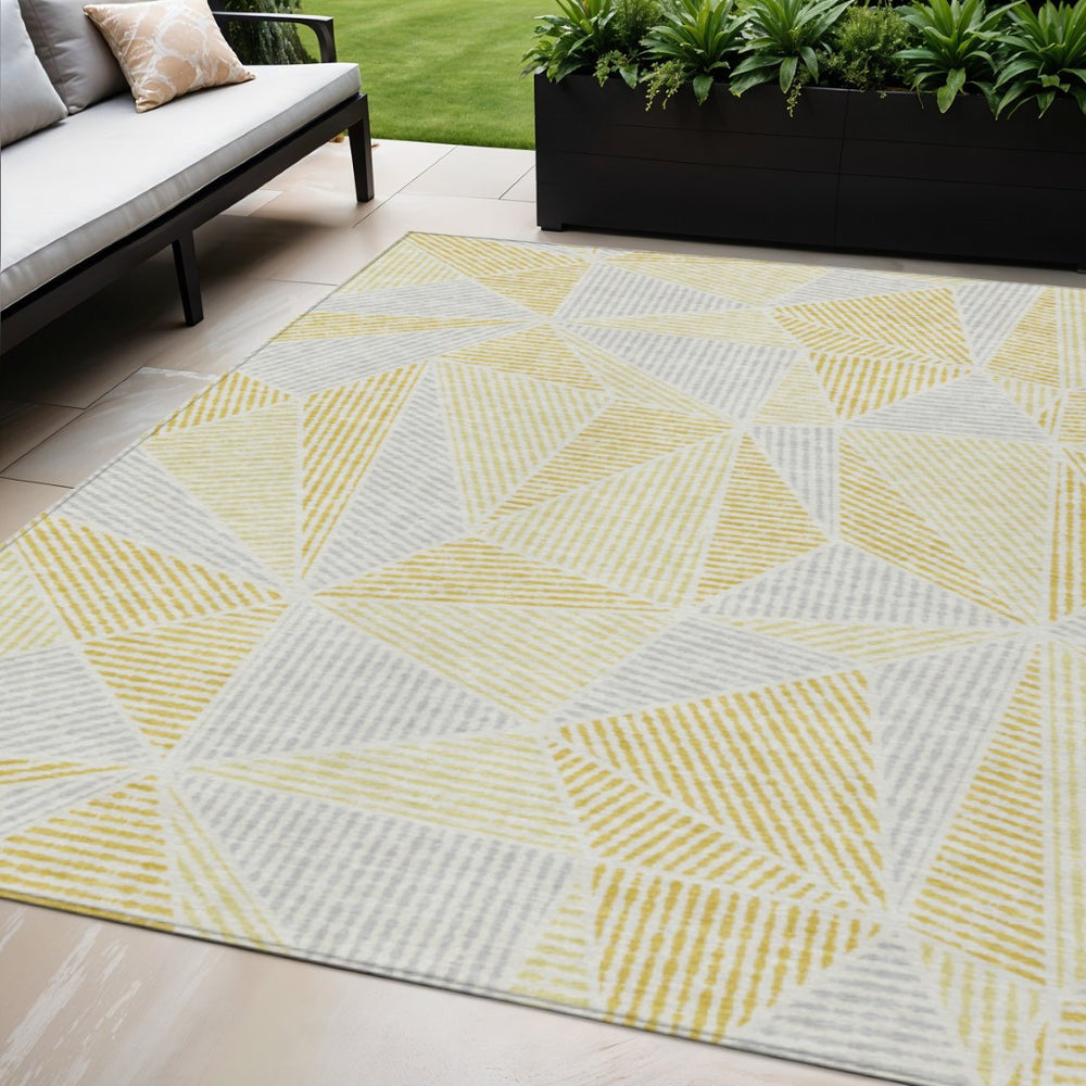 HomeRoots 5' Modern Geometric Area Rug in Gold, Gray, and Wheat - Washable, Durable for Indoor & Outdoor Use 5' X 8' 578515
