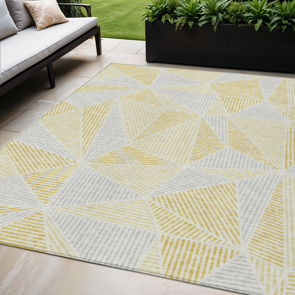 Homeroots 3' Black Charcoal And Gray Geometric Washable Area Rug For Indoor Outdoor Spaces - Durable Design 5' X 8' Polyester 578515