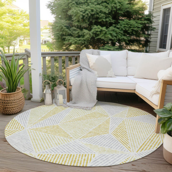 Homeroots 3' Black Charcoal And Gray Geometric Washable Area Rug For Indoor Outdoor Spaces - Durable Design 8' Round Polyester 578516