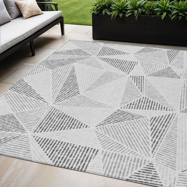 Homeroots 3' Black Charcoal And Gray Geometric Washable Area Rug For Indoor Outdoor Spaces - Durable Design 5' X 8' Polyester 578521