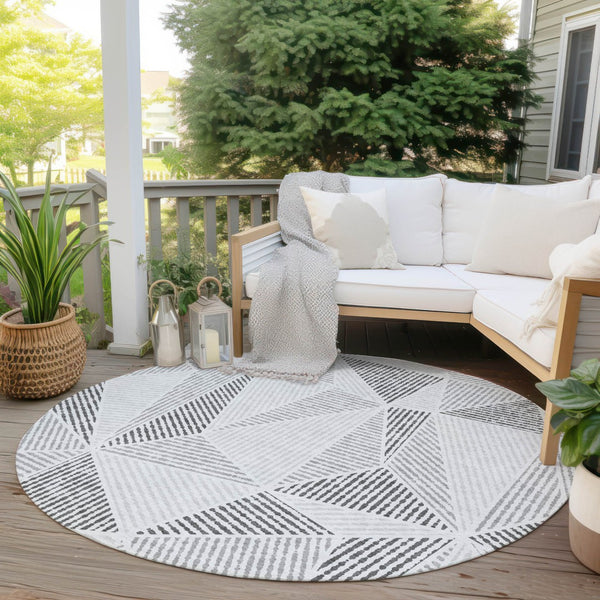 Homeroots 3' Black Charcoal And Gray Geometric Washable Area Rug For Indoor Outdoor Spaces - Durable Design 8' Round Polyester 578522