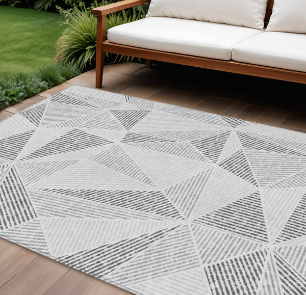 Homeroots 3' Black Charcoal And Gray Geometric Washable Area Rug For Indoor Outdoor Spaces - Durable Design 8' X 10' Polyester 578523