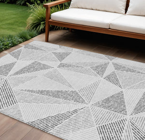Homeroots 3' Black Charcoal And Gray Geometric Washable Area Rug For Indoor Outdoor Spaces - Durable Design 10' X 14' Polyester 578525