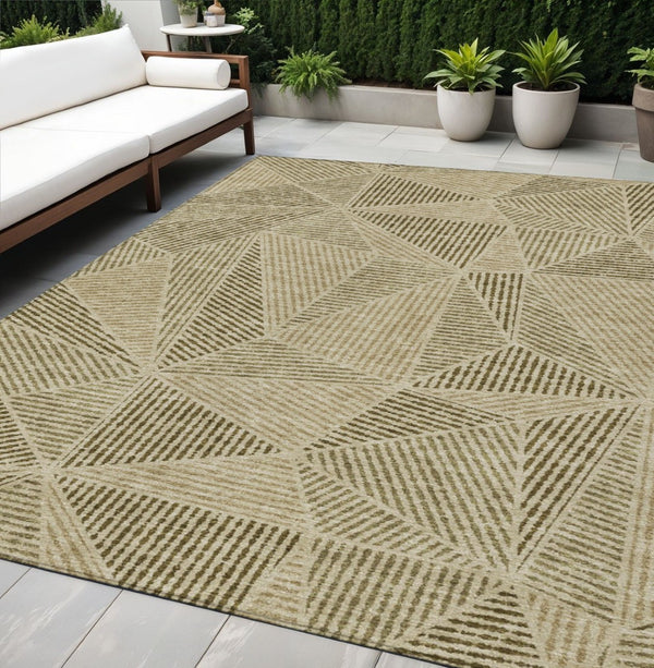 HomeRoots 5' Khaki Brown and Beige Geometric Area Rug - Stylish, Washable Indoor/Outdoor Design for Any Space 5' X 8' 578527
