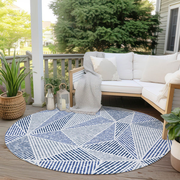 Homeroots 3' Black Charcoal And Gray Geometric Washable Area Rug For Indoor Outdoor Spaces - Durable Design 8' Round Polyester 578534