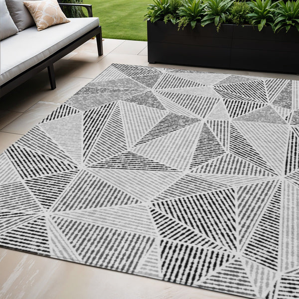 Homeroots 3' Black Charcoal And Gray Geometric Washable Area Rug For Indoor Outdoor Spaces - Durable Design 5' X 8' Polyester 578545