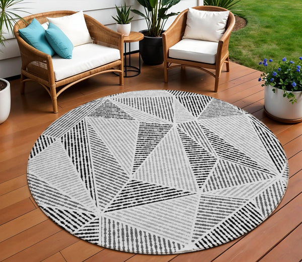 Homeroots 3' Black Charcoal And Gray Geometric Washable Area Rug For Indoor Outdoor Spaces - Durable Design 8' Round Polyester 578546