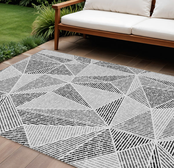 Homeroots 3' Black Charcoal And Gray Geometric Washable Area Rug For Indoor Outdoor Spaces - Durable Design 9' X 12' Polyester 578548