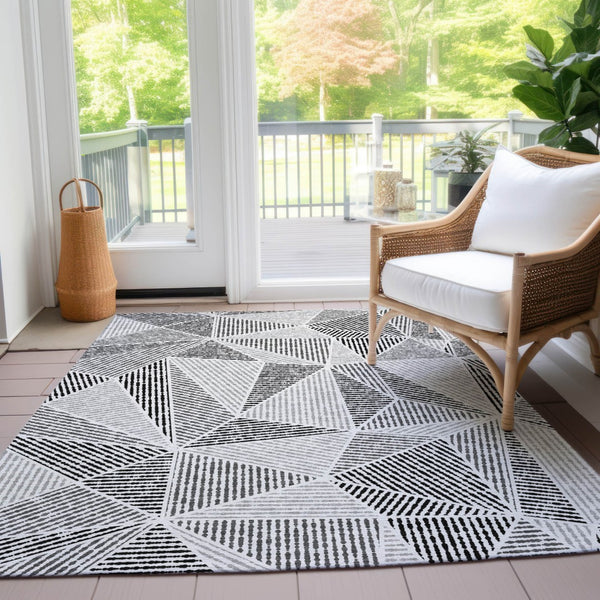 Homeroots 3' Black Charcoal And Gray Geometric Washable Area Rug For Indoor Outdoor Spaces - Durable Design 10' X 14' Polyester 578549