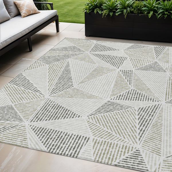 Homeroots 3' Black Charcoal And Gray Geometric Washable Area Rug For Indoor Outdoor Spaces - Durable Design 5' X 8' Polyester 578557