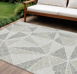 Homeroots 3' Black Charcoal And Gray Geometric Washable Area Rug For Indoor Outdoor Spaces - Durable Design 8' X 10' Polyester 578559