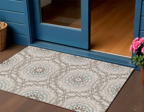 Homeroots 3' Floral Medallion Area Rug - Artichoke Green & Tan, Washable For Indoor & Outdoor Use, Durable Design 3' X 5' Polyester 578574
