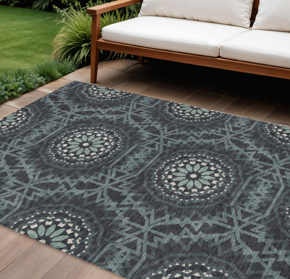 HomeRoots 5' Charcoal Gray and Ivory Floral Medallion Washable Area Rug for Indoor and Outdoor Spaces 10' X 14' 578597