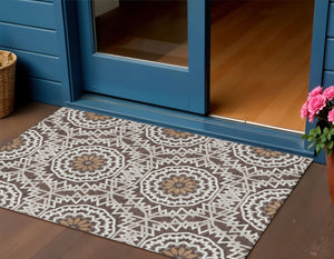 Homeroots 3' Floral Medallion Area Rug - Artichoke Green & Tan, Washable For Indoor & Outdoor Use, Durable Design 3' X 5' Polyester 578598
