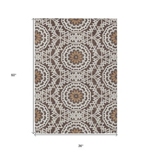 Homeroots 3' Floral Medallion Area Rug - Artichoke Green & Tan, Washable For Indoor & Outdoor Use, Durable Design 3' X 5' Polyester 578598