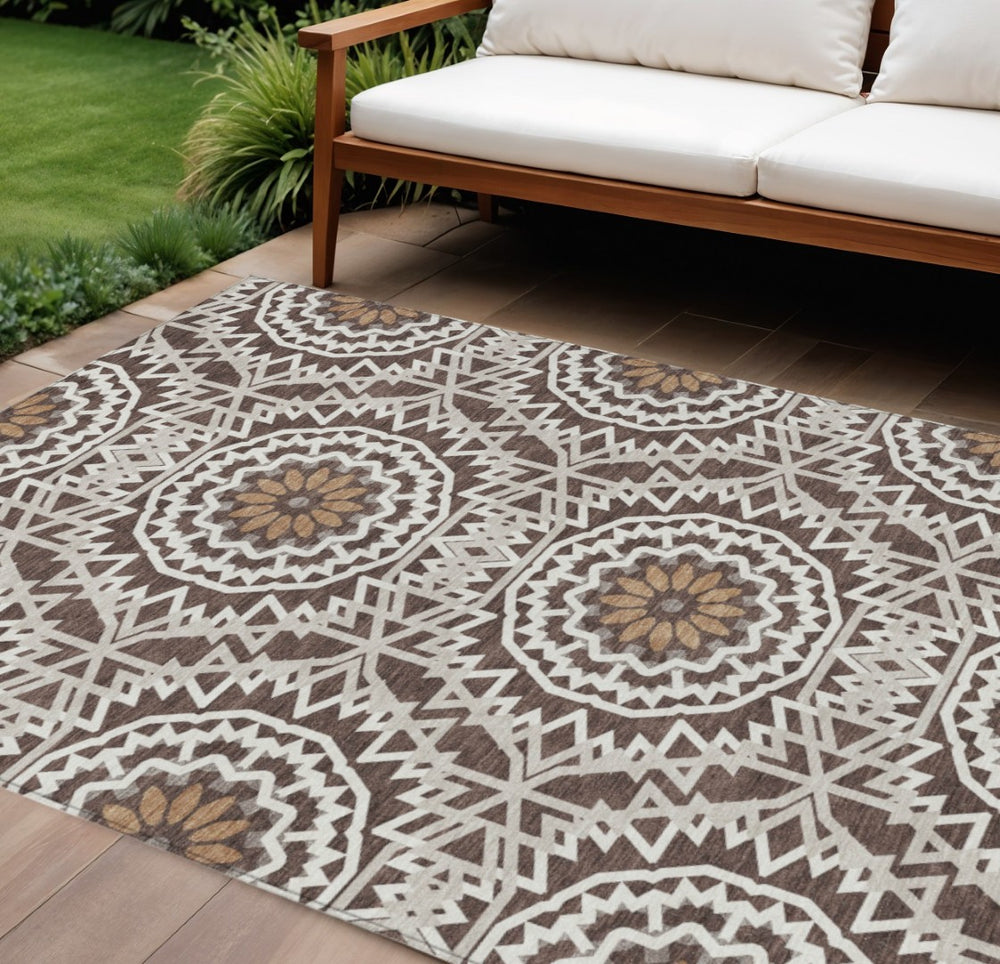 HomeRoots 9' Floral Medallion Area Rug in Chocolate, Ivory & Taupe - Durable, Washable & Perfect for Indoor/Outdoor Use 9' X 12' 578602