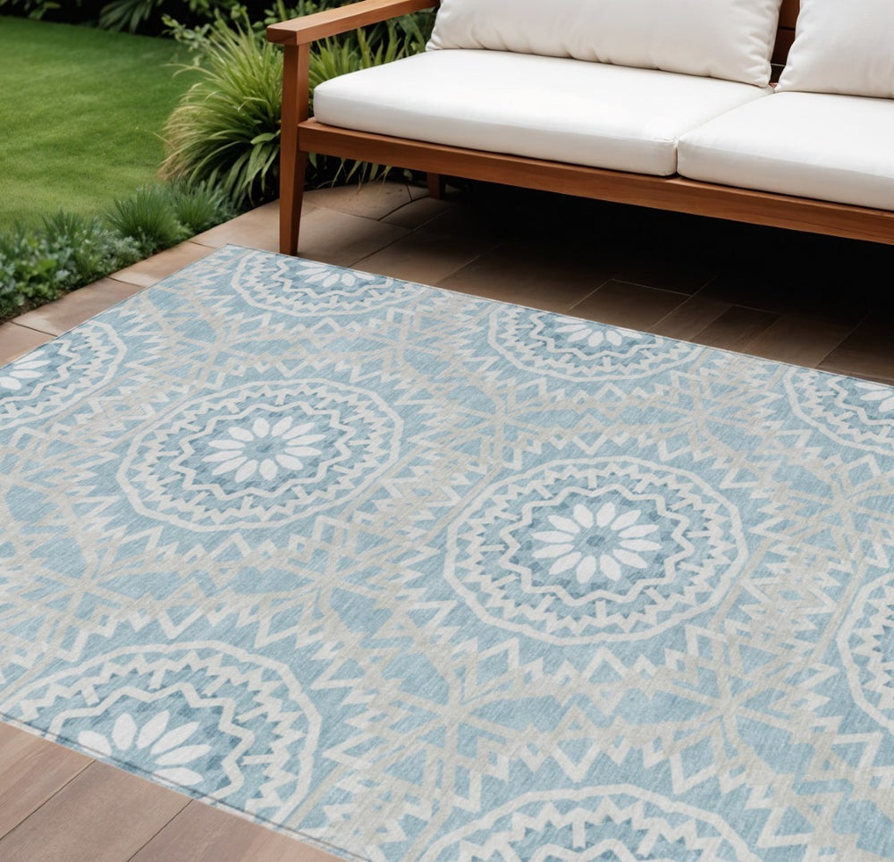 HomeRoots 9' Durable Denim Blue and Ivory Floral Medallion Area Rug for Indoor and Outdoor Spaces, Washable 9' X 12' 578608