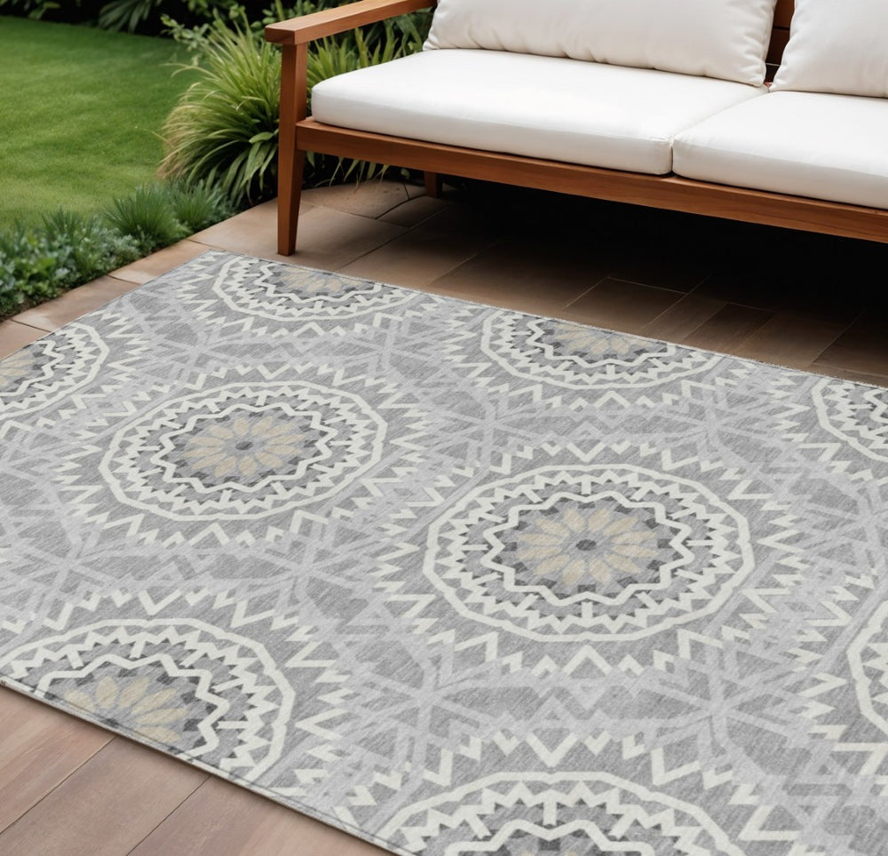 HomeRoots 9' Elegant Gray Silver and Ivory Floral Medallion Indoor Outdoor Area Rug - Machine Washable Design 9' X 12' 578620
