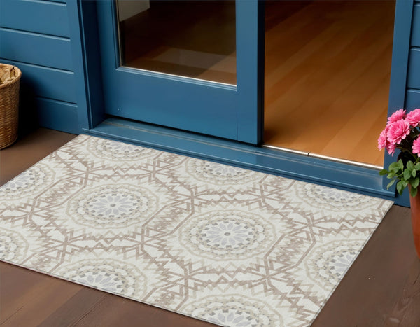 Homeroots 3' Floral Medallion Area Rug - Artichoke Green & Tan, Washable For Indoor & Outdoor Use, Durable Design 3' X 5' Polyester 578628