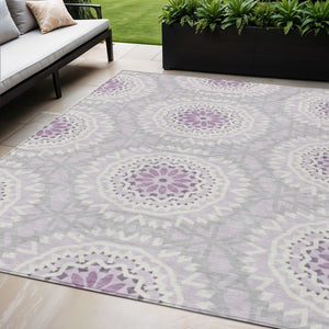 Homeroots 3' Floral Medallion Area Rug - Artichoke Green & Tan, Washable For Indoor & Outdoor Use, Durable Design 5' X 8' Polyester 578641