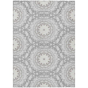 HomeRoots 5' Elegant Silver Ivory Gray Floral Medallion Area Rug - Washable, Durable for Indoor & Outdoor Use 5' X 8' 578677
