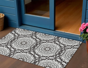 Homeroots 3' Floral Medallion Area Rug - Artichoke Green & Tan, Washable For Indoor & Outdoor Use, Durable Design 3' X 5' Polyester 578694