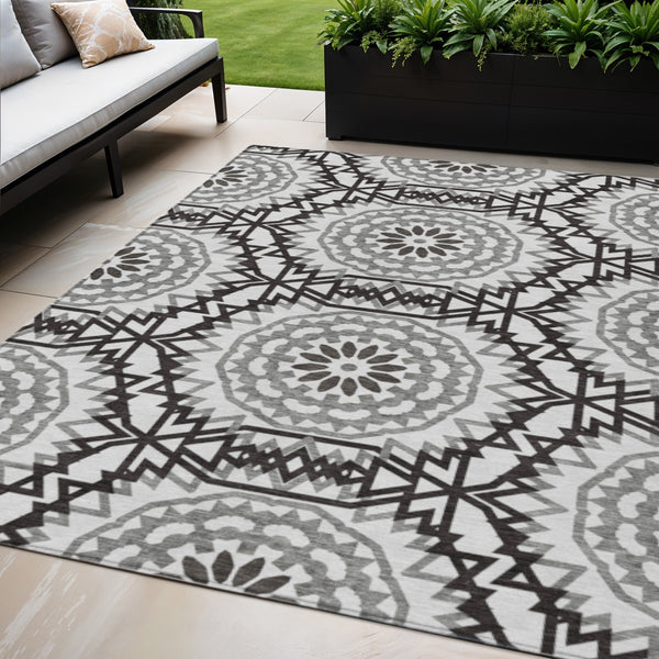 Homeroots 3' Floral Medallion Area Rug - Artichoke Green & Tan, Washable For Indoor & Outdoor Use, Durable Design 5' X 8' Polyester 578695