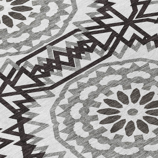 Homeroots 3' Floral Medallion Area Rug - Artichoke Green & Tan, Washable For Indoor & Outdoor Use, Durable Design 8' Round Polyester 578696