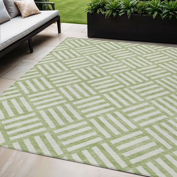 Homeroots 3' Artichoke Green Geometric Washable Area Rug - Stylish Indoor/Outdoor Design For Any Space 5' X 8' Polyester 578701