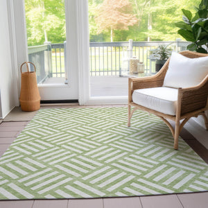 Homeroots 3' Artichoke Green Geometric Washable Area Rug - Stylish Indoor/Outdoor Design For Any Space 5' X 8' Polyester 578701