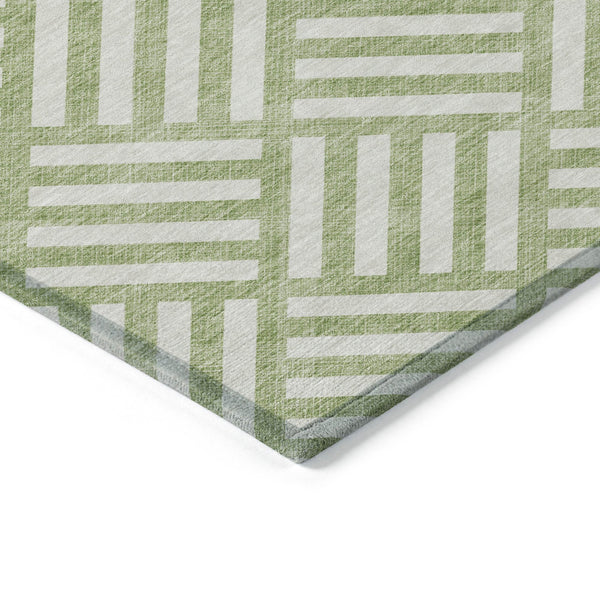 Homeroots 3' Artichoke Green Geometric Washable Area Rug - Stylish Indoor/Outdoor Design For Any Space 8' X 10' Polyester 578703