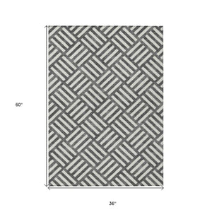 Homeroots 3' Artichoke Green Geometric Washable Area Rug - Stylish Indoor/Outdoor Design For Any Space 3' X 5' Polyester 578712