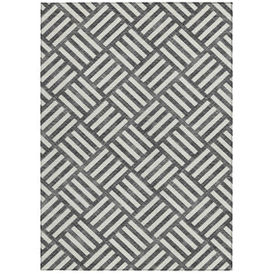 Homeroots 3' Artichoke Green Geometric Washable Area Rug - Stylish Indoor/Outdoor Design For Any Space 5' X 8' Polyester 578713
