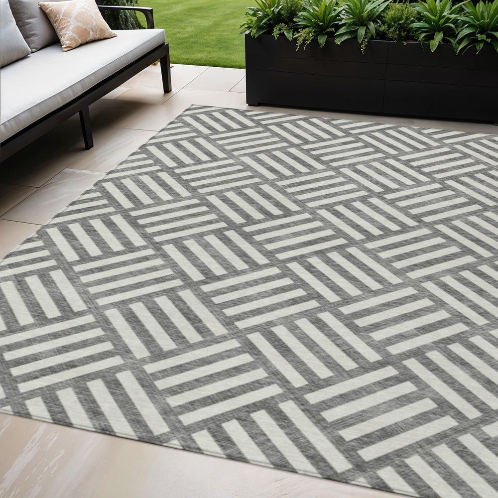 Homeroots 3' Artichoke Green Geometric Washable Area Rug - Stylish Indoor/Outdoor Design For Any Space 5' X 8' Polyester 578731