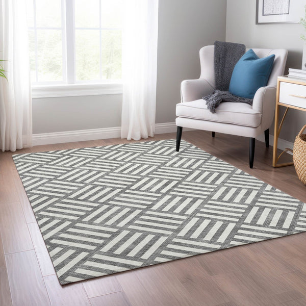 Homeroots 3' Artichoke Green Geometric Washable Area Rug - Stylish Indoor/Outdoor Design For Any Space 5' X 8' Polyester 578731