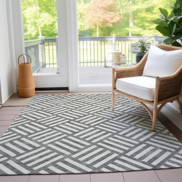Homeroots 3' Artichoke Green Geometric Washable Area Rug - Stylish Indoor/Outdoor Design For Any Space 8' X 10' Polyester 578733
