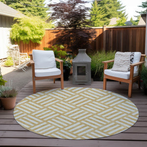 Homeroots 3' Artichoke Green Geometric Washable Area Rug - Stylish Indoor/Outdoor Design For Any Space 8' Round Polyester 578738