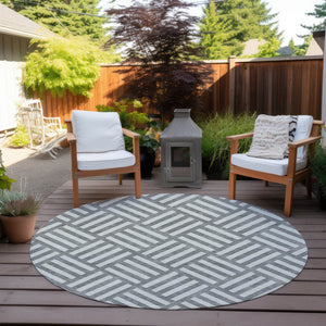 Homeroots 3' Artichoke Green Geometric Washable Area Rug - Stylish Indoor/Outdoor Design For Any Space 8' Round Polyester 578744