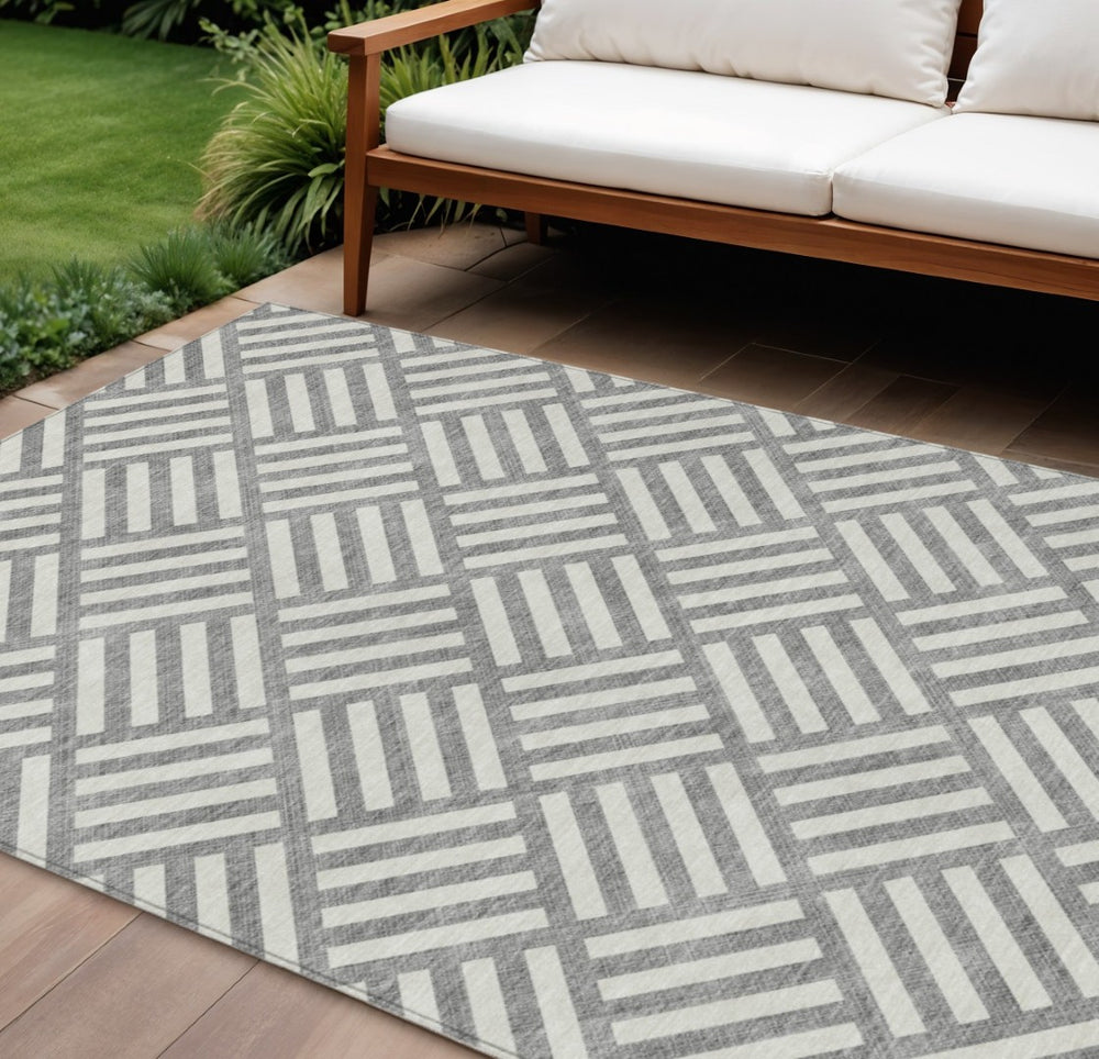 HomeRoots 9' Gray and Ivory Geometric Area Rug – Stylish, Durable, Washable for Indoor and Outdoor Spaces 9' X 12' 578746