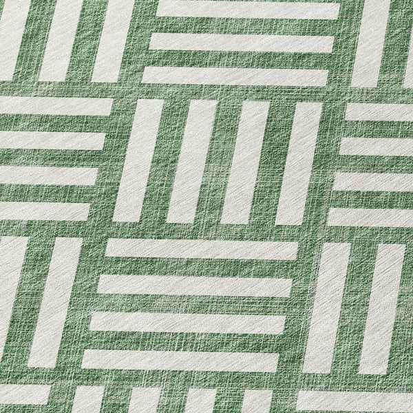 Homeroots 3' Artichoke Green Geometric Washable Area Rug - Stylish Indoor/Outdoor Design For Any Space 3' X 5' Polyester 578748