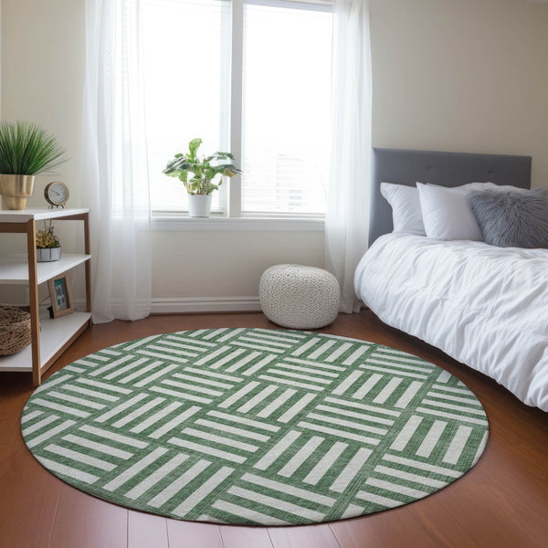 Homeroots 3' Artichoke Green Geometric Washable Area Rug - Stylish Indoor/Outdoor Design For Any Space 8' Round Polyester 578750